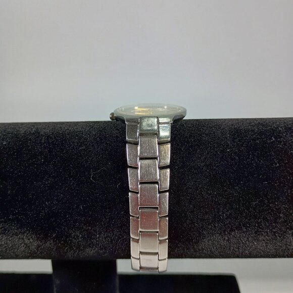 Vintage Classic Denmark Slim Skagen Silver Tone Ladies Watch New Battery Runs main image 6